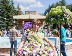 Тысячи жителей посетили VI городской фестиваль «Заречный в цвету»