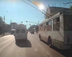 В Пензе троллейбус устроил фаер-шоу, повредив контактную линию