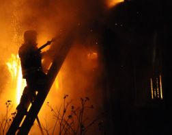 В Кузнецке в огне погиб 77-летний мужчина 