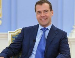 Медведев поручил Минтруду оценить идею о четырехдневной рабочей неделе
