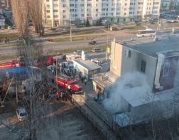 Мы услышали взрыв: в Пензе загорелась шашлычная у ТЦ "Онежский"
