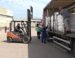 Из Пензы в Мариуполь отправили 20 тонн офисной мебели