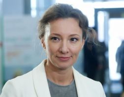 Анна Кузнецова поддержала инициативы Ивана Белозерцева по борьбе с абортами