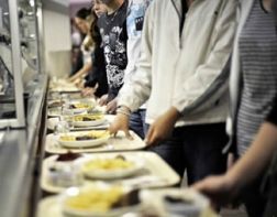 В Пензе проведут внезапные проверки качества питания в школах и детсадах 