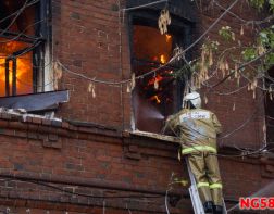 В Заводском районе кирпичный дом тушили 18 пожарных