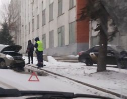 В Пензе машина «Яндекс.такси» влетела в здание, - соцсети 