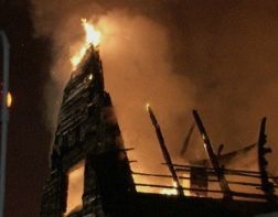 В Пензе жилой барак тушили 21 пожарный
