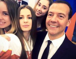 Зареченка сделала селфи с Медведевым