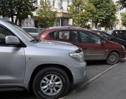 На пешеходной улице Московской устроили незаконные парковки