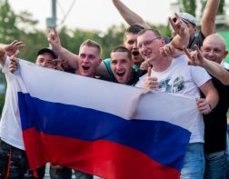 Пензенские болельщики ликуют: Россия вырвала победу у Испании по пенальти
