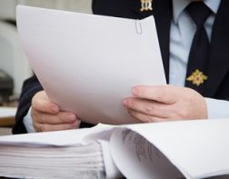Зареченские полицейские попались на взятке в 243 тысячи рублей
