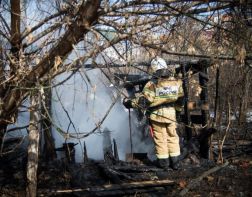 Пострадавшим от пожара в Леонидовке выделят по 100 тысяч рублей