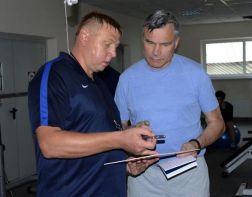 Игроков ХК «Дизель познакомили с новым тренерским штабом 