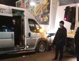 В Пензе пассажирка маршрутки пострадала после ДТП с фурой