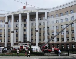 Идет дым и эвакуируют людей: в Пензе к зданию Арбитражного суда подъехали пожарные 