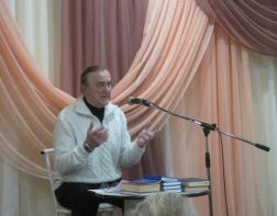 Зареченский поэт Виктор Иванов презентовал новую книгу 