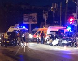 В Пензе на Рахманинова произошла жесткая авария с участием 2 иномарок 