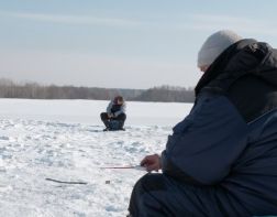﻿Пензенский рыбак едва не провалился под лед