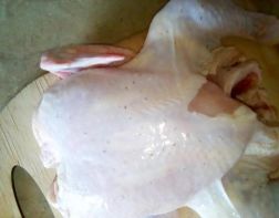 Жительница Пензы обнаружила на магазинной курице следы от уколов