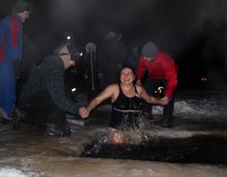 Пензенские моржи отметили Крещение в Торфяном болоте