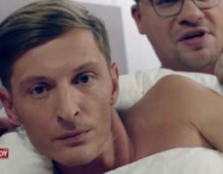 "Дичь!": Павел Воля лег в постель вместе с Харламовым