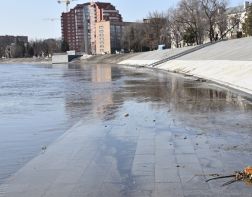В Пензе затопило часть набережной у Ростка