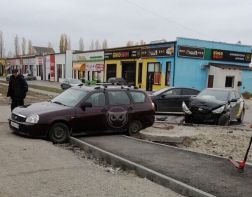 В Пензе на Антонова произошла жесткая авария с “Яндекс.такси”