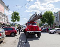 Жильцов дома на Тепличной эвакуировали во время пожара