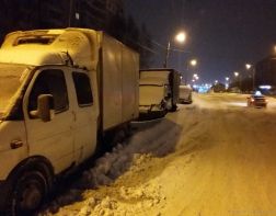Уборке снега в городе мешают брошенные автомобили